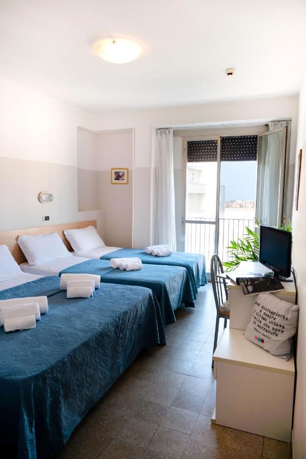 Hotel Selene - Vista Mare Риччоне Номер фото